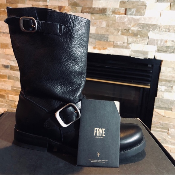 NIB Frye Black Italian Leather Veronica Short Boot - Picture 1 of 12